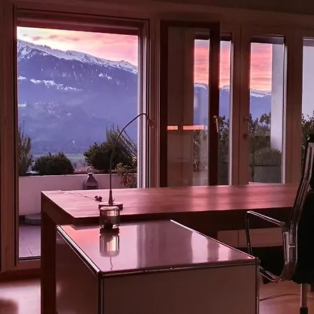 Heidiholiday-jenins Grand Maisonette-attika Mit Office & Relax-bereich, Aussenparkplatz & Garage, Geschuetzte Sonnen-panoramaterrasse, Aufgewertet 2024