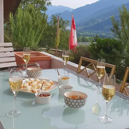 Apartment Heidiholiday-jenins Grand Maisonette-attika Mit Office & Relax-bereich, Aussenparkplatz & Garage, Geschuetzte Sonnen-panoramaterrasse, Aufgewertet 2024 Jenins