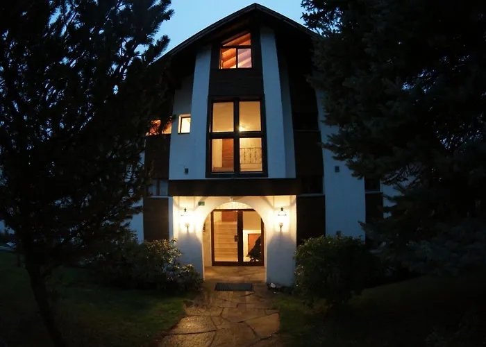 Apartamento Heidiholiday-jenins Grand Maisonette-attika Mit Office & Relax-bereich, Aussenparkplatz & Garage, Geschuetzte Sonnen-panoramaterrasse, Aufgewertet 2024 Jenins