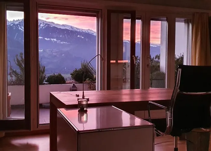 Heidiholiday-jenins Grand Maisonette-attika Mit Office & Relax-bereich, Aussenparkplatz & Garage, Geschuetzte Sonnen-panoramaterrasse, Aufgewertet 2024