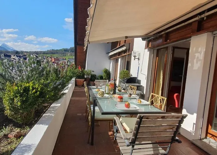 Heidiholiday-jenins Grand Maisonette-attika Mit Office & Relax-bereich, Aussenparkplatz & Garage, Geschuetzte Sonnen-panoramaterrasse, Aufgewertet 2024