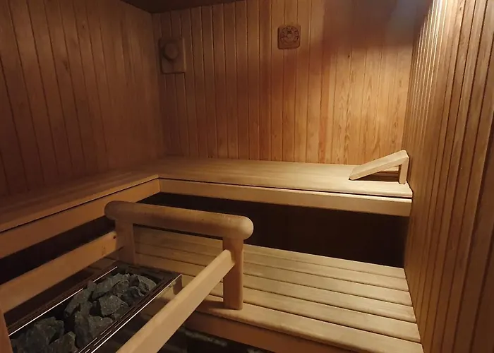 Daire Heidiholiday-jenins Grand Maisonette-attika Mit Office & Relax-bereich, Aussenparkplatz & Garage, Geschuetzte Sonnen-panoramaterrasse, Aufgewertet 2024 Jenins