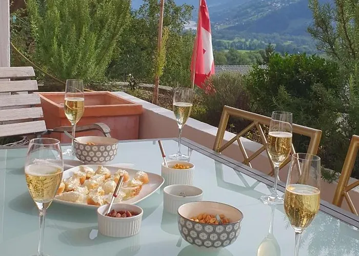 Apartment Heidiholiday-jenins Grand Maisonette-attika Mit Office&relax-bereich, Aussenparkplatz&garage, Geschützte Sonnen-panoramaterrasse, Aufgewertet 2024 Jenins