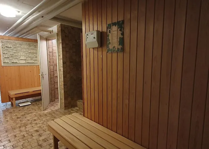 Apartment Heidiholiday-jenins Grand Maisonette-attika Mit Office&relax-bereich, Aussenparkplatz&garage, Geschützte Sonnen-panoramaterrasse, Aufgewertet 2024